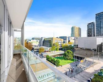 Chatswood CBD 2BR l Balcony l Parking l Office - Chatswood - Balcony