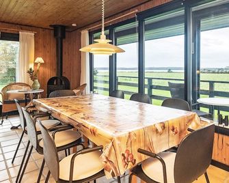 Alluring Holiday Home in Syddanmark near Sea - Svendborg - Essbereich