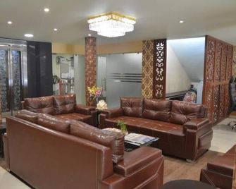 The Red Velvet Hotel - Patna - Lounge