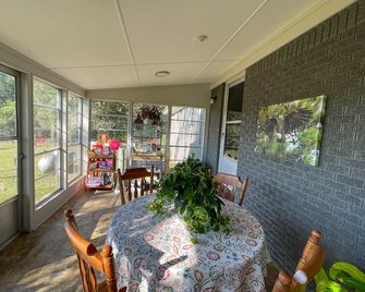 The Ranch House at Lake O' the Pines - Jefferson - Dining room