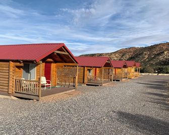 Cowboy Cabin - Torrey