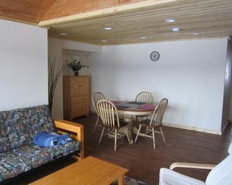 Smithers Driftwood Lodge - Smithers - Dining room