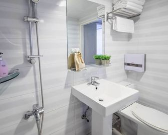 Travel Monster - Seoul - Bathroom