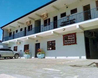 Hotel Pousada Garoupas - São Sebastião - Building