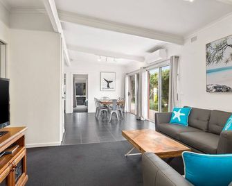 Ocean Reach Sunset Villa - 케이프 울라마이 - 거실