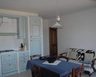 San Teodoro, rcently built apartment. - San Teodoro - Salle à manger