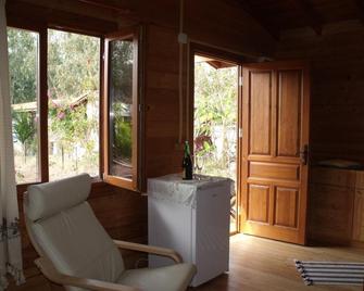 Sakin Vadi Winehouse - Hisarönü - Living room
