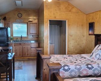 Cute Brand New Coastal Cabins - Seadrift - Bedroom