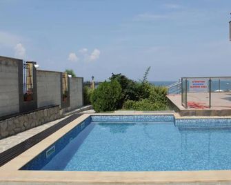 Barex Family Hotel - Sozopol - Piscina