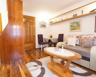 Studios Belvi - Kotor - Sala de estar