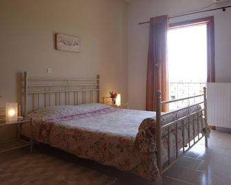 Spacious Apartment with big patio, minutes from the beach - Drepano - Bedroom