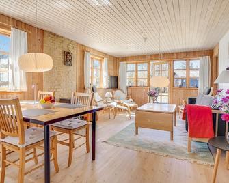 Beautiful Home In Hals With Wifi - Hals - Comedor