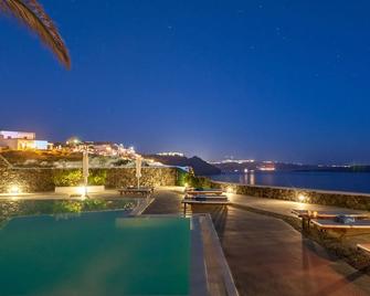 Strogili - Oia - Piscina