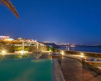 ستروجيلي - أويا - حوض السباحة