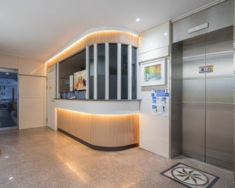 Gwangju Pungamdong Dia - Gwangju - Front desk