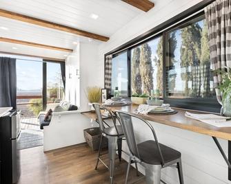 Tiny Cargo Home North - Tulare - Dining room