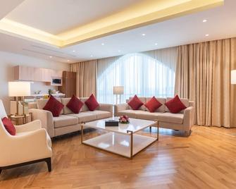 Century Hotel Doha - Doha - Living room