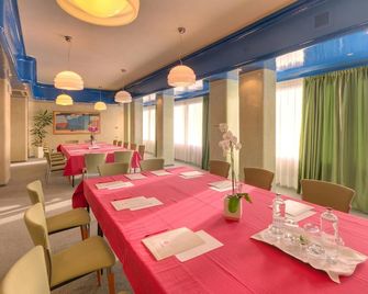 سينب هوتل - سينيغاليا - مطعم