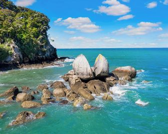 Lodge by the beach - Luxury, Beach access, Ocean views, Private chef - Kaiteriteri