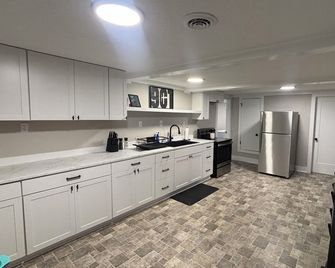 Elvis, Blues & Bbq: 4br Home Just Outside Memphis, Minutes from Usa Ball Stadium - Millington - Keuken