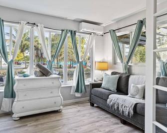 Riverwalk Villa I Private Dock & Water Views - Fort Lauderdale