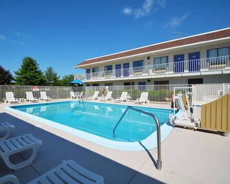 Motel 6-Windsor Locks, Ct - Hartford - Windsor Locks - Piscina