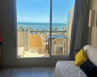 Appartement Avec Terrasse vue mer Linge Fourni et Place de Parking - Sète - Balcony