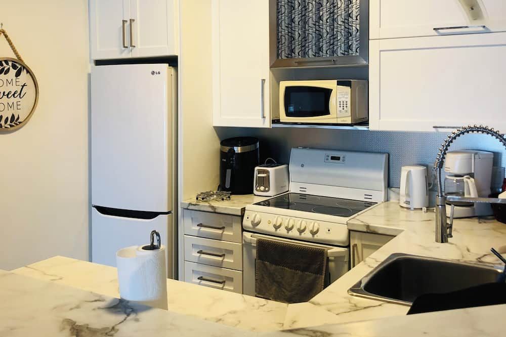 Two bedroom guest suite on the lake - Sudbury - Kitchen