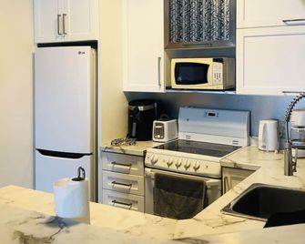 Two bedroom guest suite on the lake - Sudbury - Kitchen