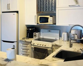 Two bedroom guest suite on the lake - Sudbury - Kitchen