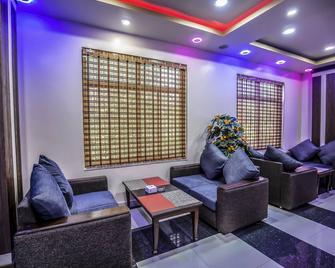 Avenue Hotel - Butwāl - Lounge