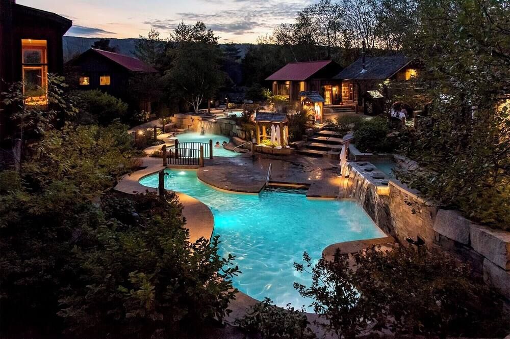 Georgian Bay Hotel, Trademark Collection by Wyndham - Collingwood - Pool
