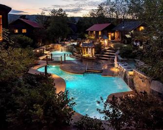 Georgian Bay Hotel, Trademark Collection by Wyndham - Collingwood - Piscina
