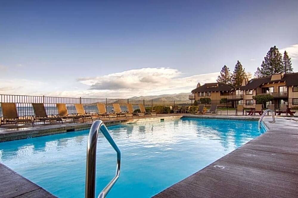 Lodge-styled Room w/ Patio/Balcony Facing Lake Tah - South Lake Tahoe - Pool