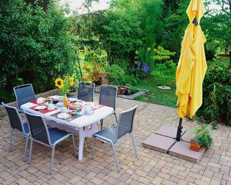 In Alsace with Annie! Garden side room - Saverne - Patio