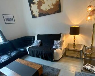 Cozy studio close to Zaventem Airport - Brüssel - Wohnzimmer