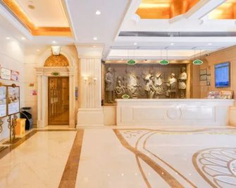 Vienna Hotel Guangdong Zhongshan Tanzhou - Zhongshan - Receptionist