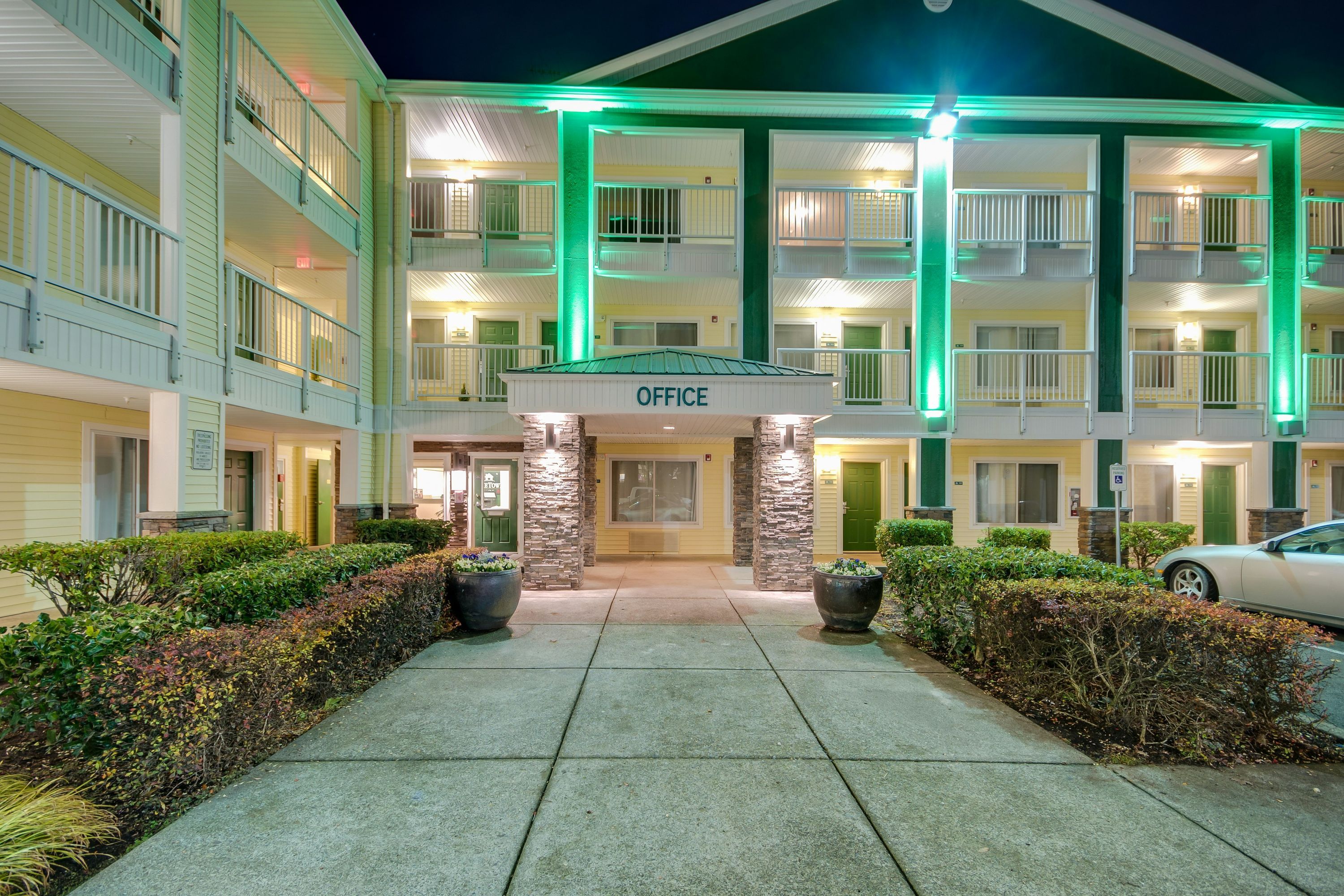 HomeTowne Studios by Red Roof Seattle - Kent/Des Moines - Des Moines - Edificio
