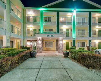 HomeTowne Studios by Red Roof Seattle - Kent/Des Moines - Des Moines - Edificio