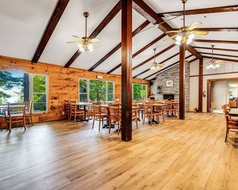 Muskoka Waterfront Retreat - Dwight - Restaurant