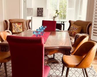 Woodspring Vacation Home - Newmarket - Comedor