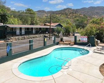 The Belle Sequoia Motel Rm9 - Three Rivers - Piscina