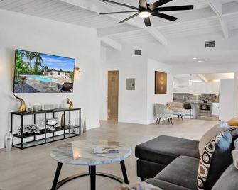 New ! Pool House 3-bedroom Home Victoria Park - Fort Lauderdale - Stue
