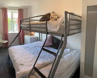 Beachside Home - Sleeps 5 Garden Parking & Pets - Skegness - Bedroom