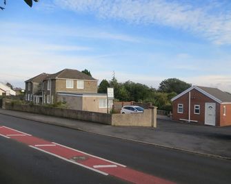 Four Seasons Guest House - Burry Port - Outdoor view