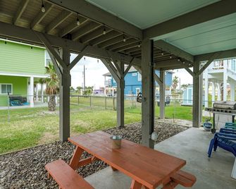 Sandy Pants Beach House - Rockport - Patio