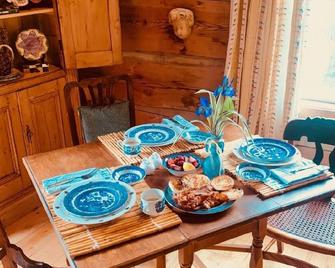 Blue Willow Cabin, high up on the hill with180 degree views. - Meadows of Dan - Comedor