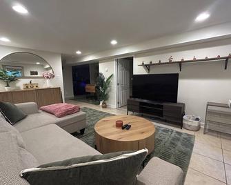Cozy 2-bedroom 2-bath apartment in central Washington DC with WiFi, AC - Washington D. C. - Sala de estar