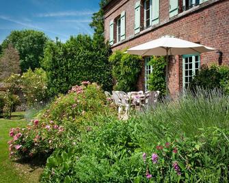 Morgny: House with walled garden and above ground pool heated from May to September. - Saussay-la-Campagne - Patio