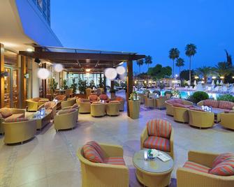 Ajax Hotel - Limassol - Patio